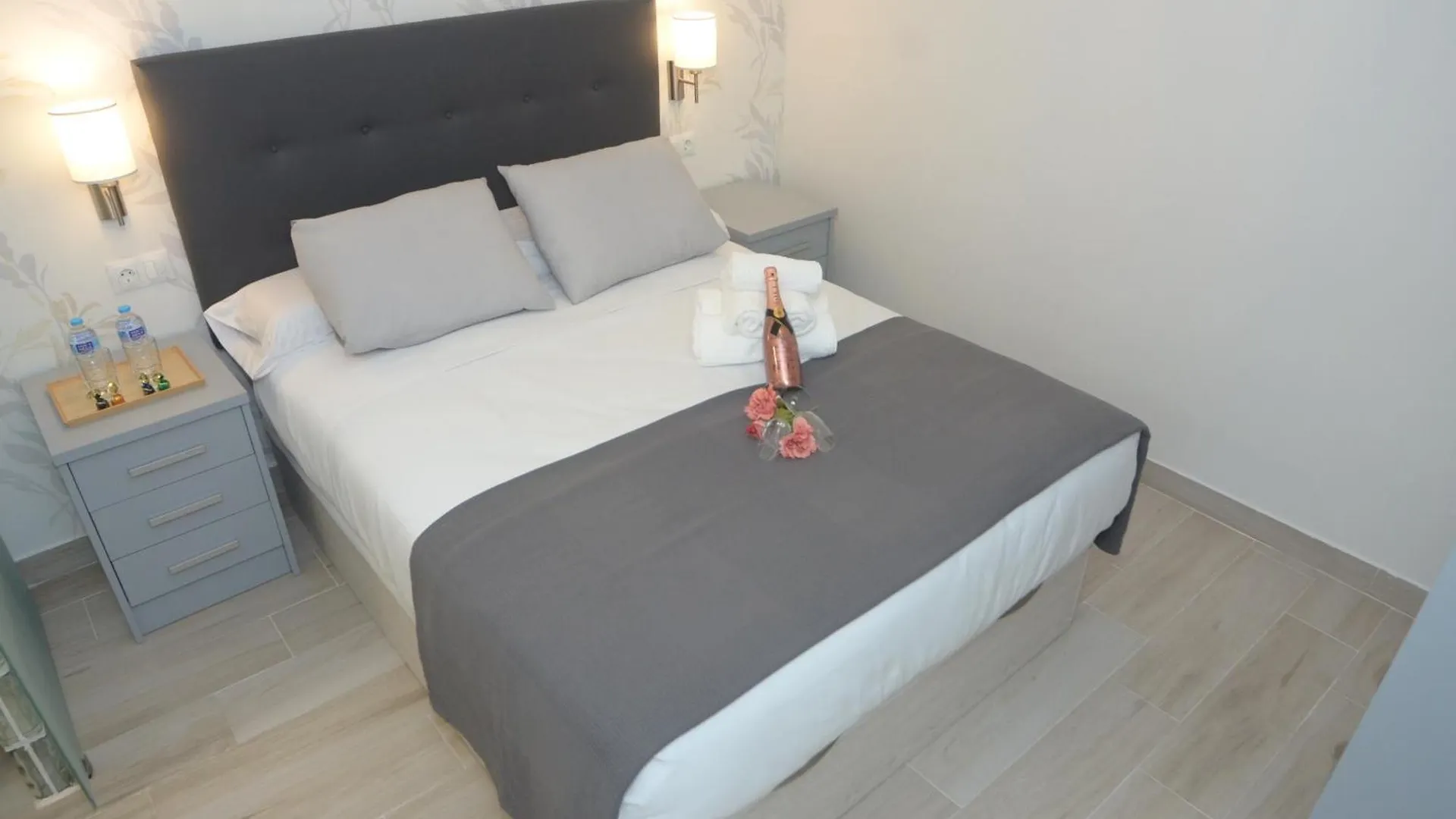 Alojamiento Beethoven Luxury مالقة بيت ضيافة