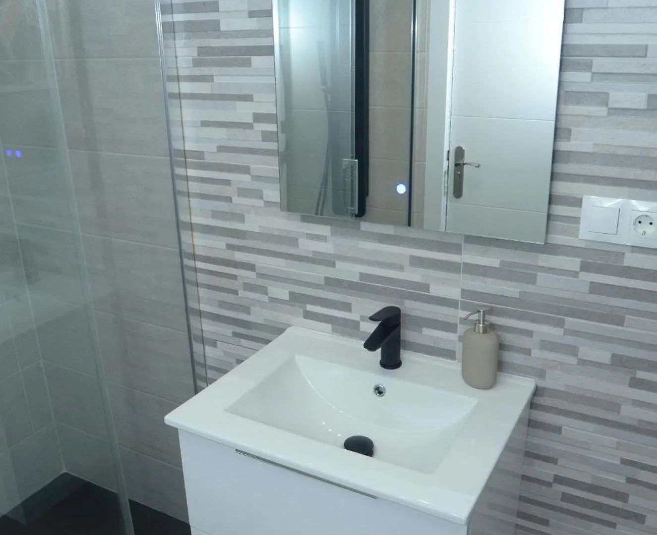 Alojamiento Beethoven Luxury مالقة بيت ضيافة
