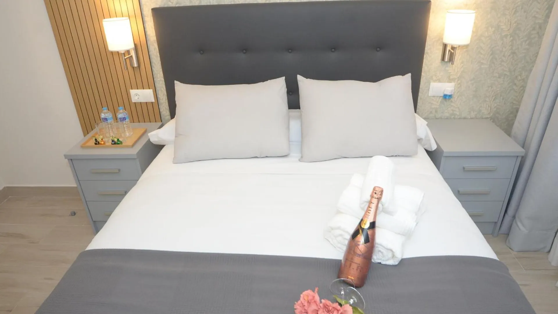 Alojamiento Beethoven Luxury مالقة 0*,