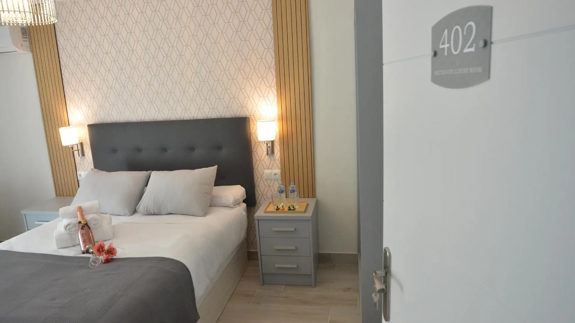 Alojamiento Beethoven Luxury مالقة بيت ضيافة